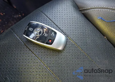 2017 Mercedes-Benz E 300 4Matic из США, поврежденный, VIN WDDZF4KB4HA062332